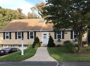 25 Robin Rd, Lynnfield, MA 01940