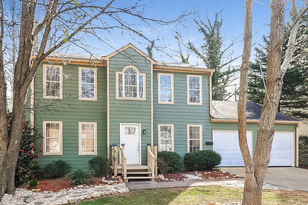 3 bed, 2.5 bath, 2368 sqft, $2,010 — Photo 1