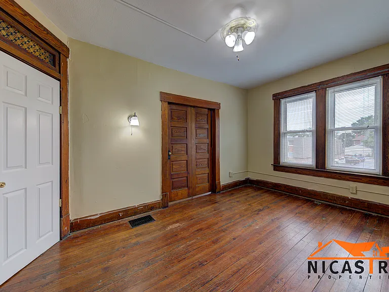 363 E 12th Ave — Photo 6