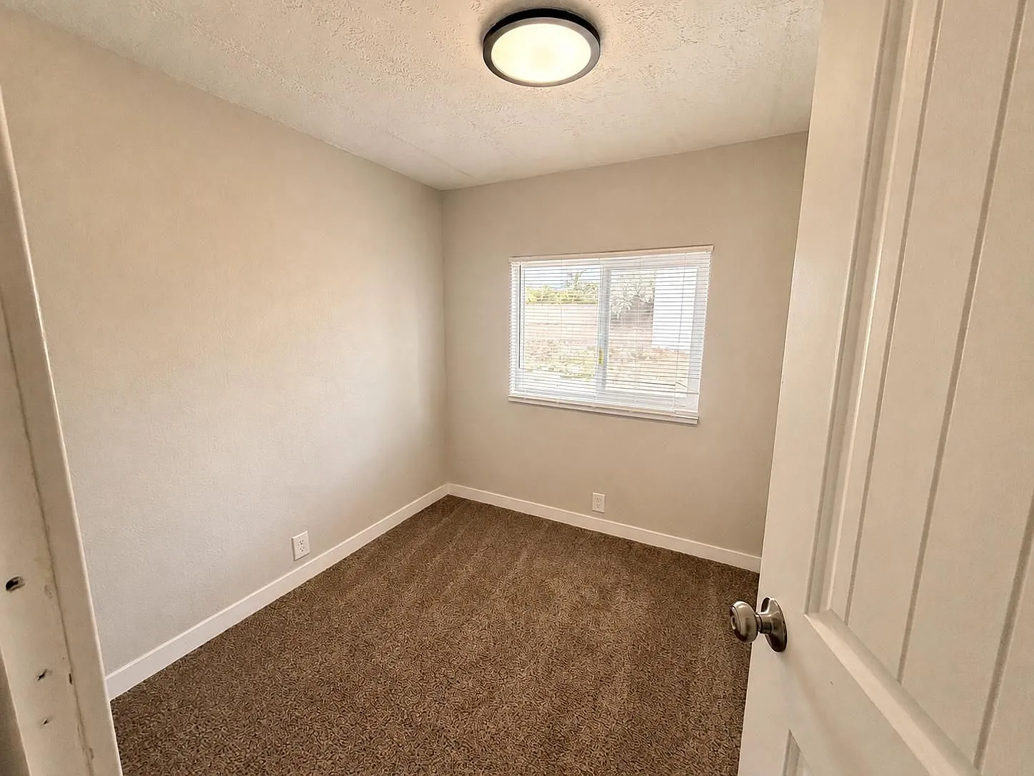 620 Douglas St — Photo 3