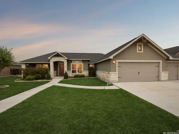 112 Fairway, Floresville, TX 78114