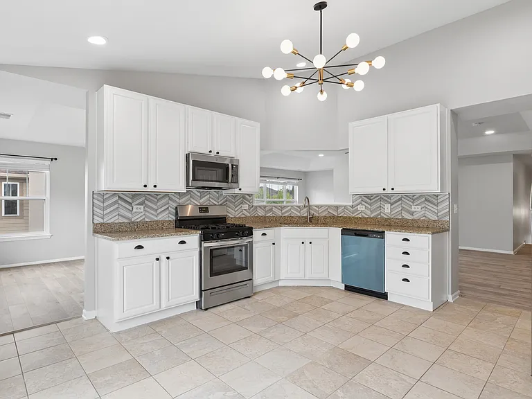 1952 Crenshaw Cir #1952 — Photo 2