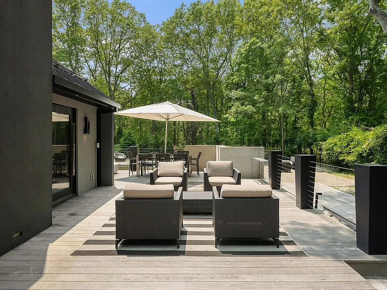 19 Georgica Woods Ln — Photo 10