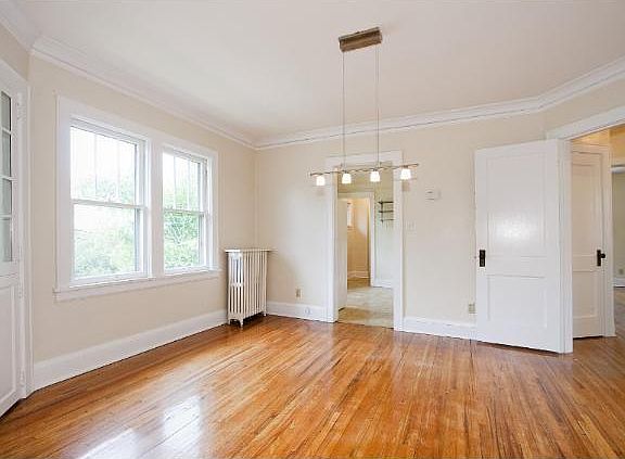 5th image of 922 Saint Clair Ave