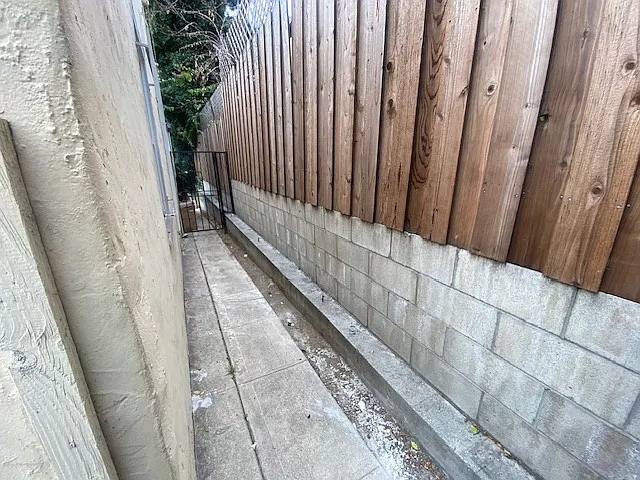 2338 N Cahuenga Blvd — Photo 23