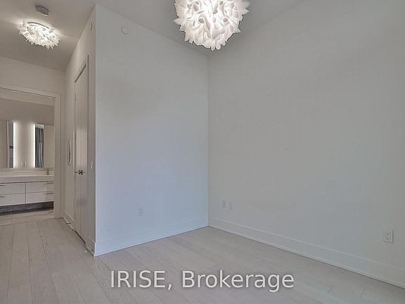 3rd image of 1 Yorkville Ave #5601