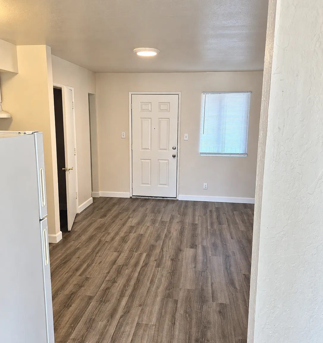 Pay $1050 Security Deposit Moves you in, No rent for September 2026. Charming Studio Retreat in N... — Photo 4
