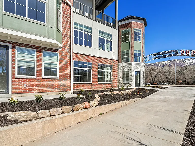 Current by Lotus Townhomes — Photo 16