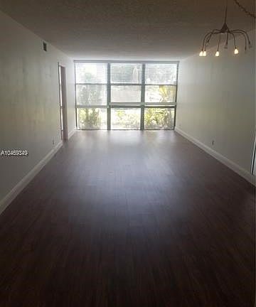 4th image of 1000 Parkview Dr APT 101