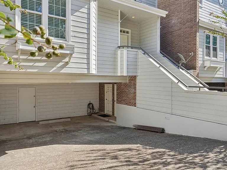 1725 Enterprise Ave — Photo 2