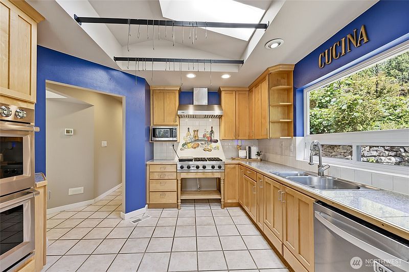 5th image of 612 Rainier Lane