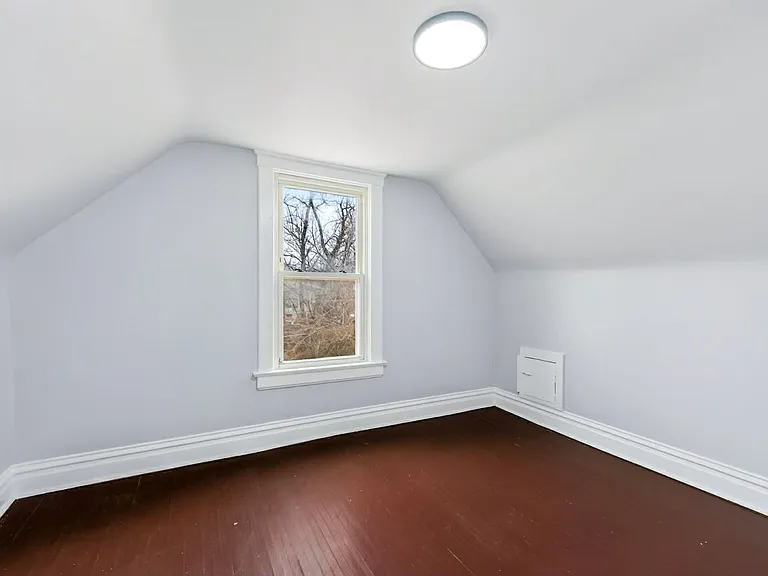 221 N Crysler Ave — Photo 17