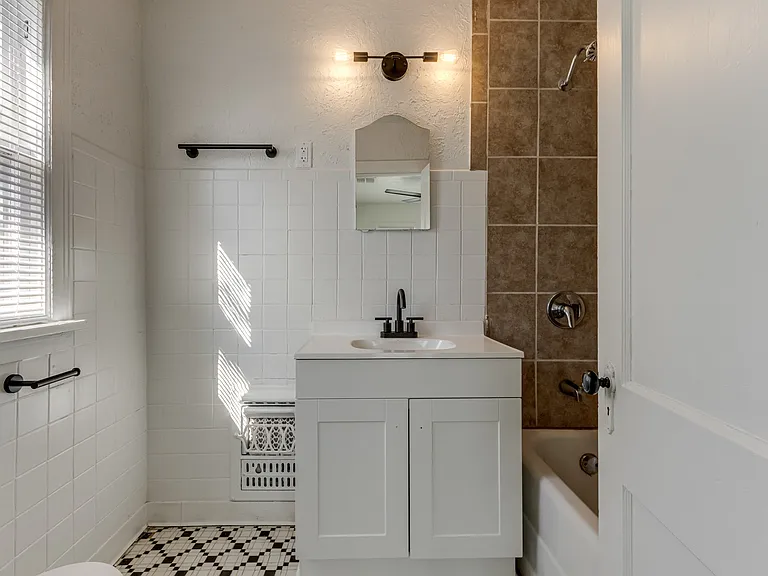 2115 N Billen Ave — Photo 17