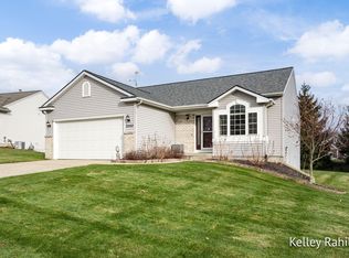 2502 Lawncrest Dr NE, Grand Rapids, MI 49505