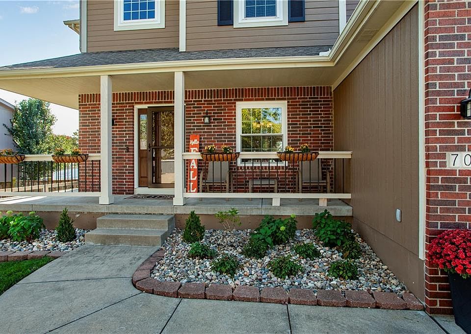 705 SE 11th Ter, Lees Summit, MO 64081 | Zillow