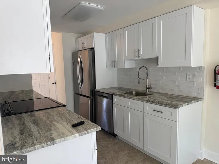 220 Deerpark Ct — Photo 9