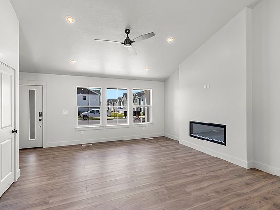 Finished home photos are representational images only. See sales agent for details.