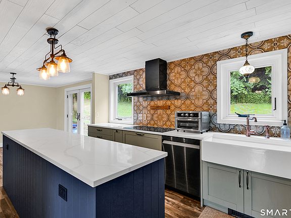 4th image of 9 Candlewood Lane