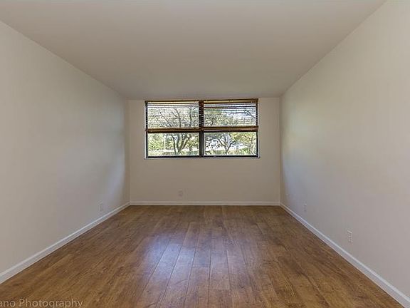 3rd image of 2900 NE 14th St APT 103