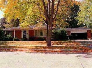 2000 Boxford Rd, Trenton, MI 48183