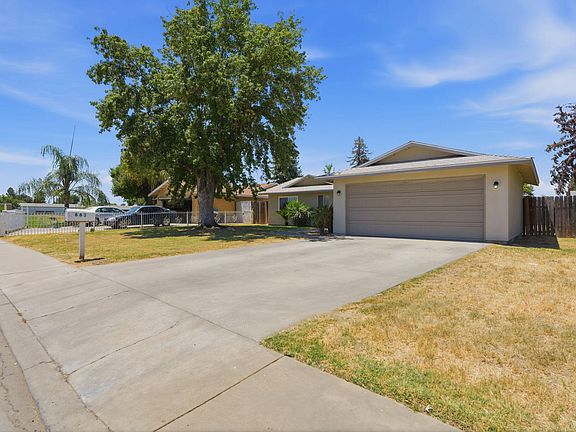 3rd image of 661 Sandy Avenue