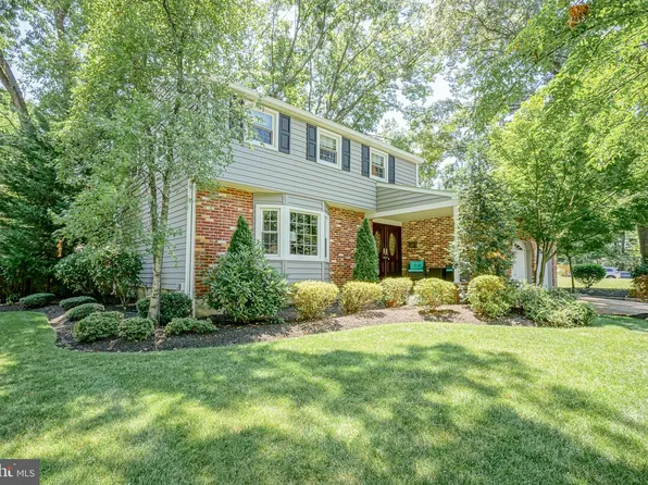 6 Timber Hill Dr, Blackwood, NJ 08012