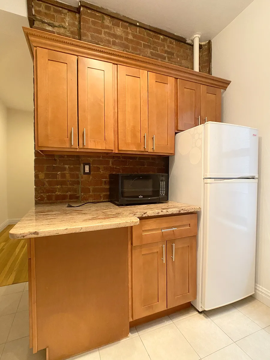 Building Photo - 338 E 92nd St #15