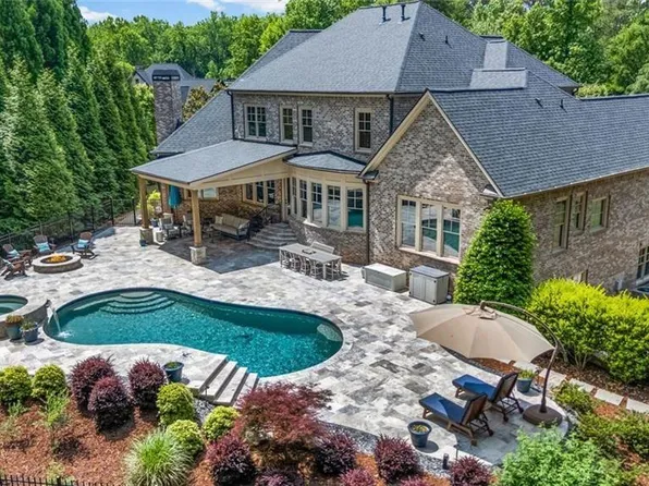 350 Dewpoint Ln, Johns Creek, GA 30022