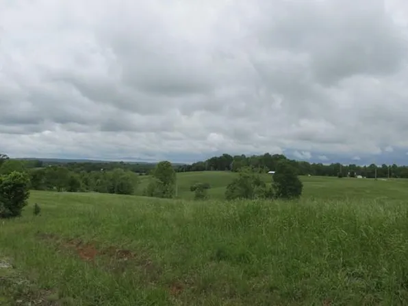 709 Blue Water Dr, Cookeville, TN 38506