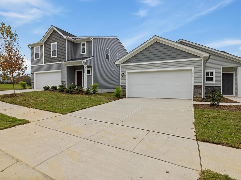 Bellevue Manor Ln