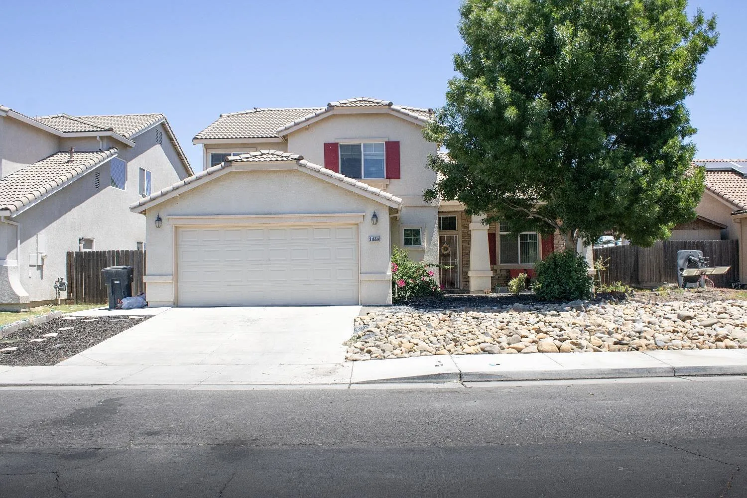 21668 Hanlon Ave photo 1