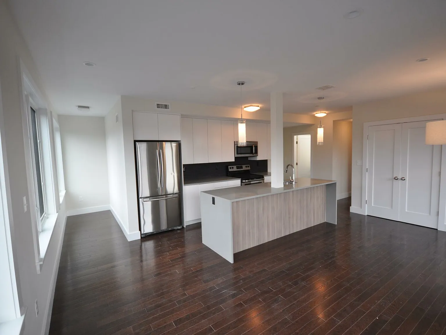 4 bed, 1050 sqft, $7,000 — Photo 1