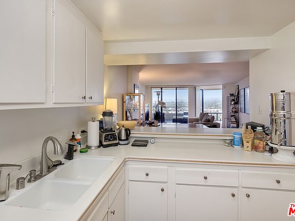 4th image of 4265 Marina City Dr
