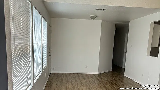 3 bed, 2.0 bath, 1204 sqft, $1,300 — Photo 4