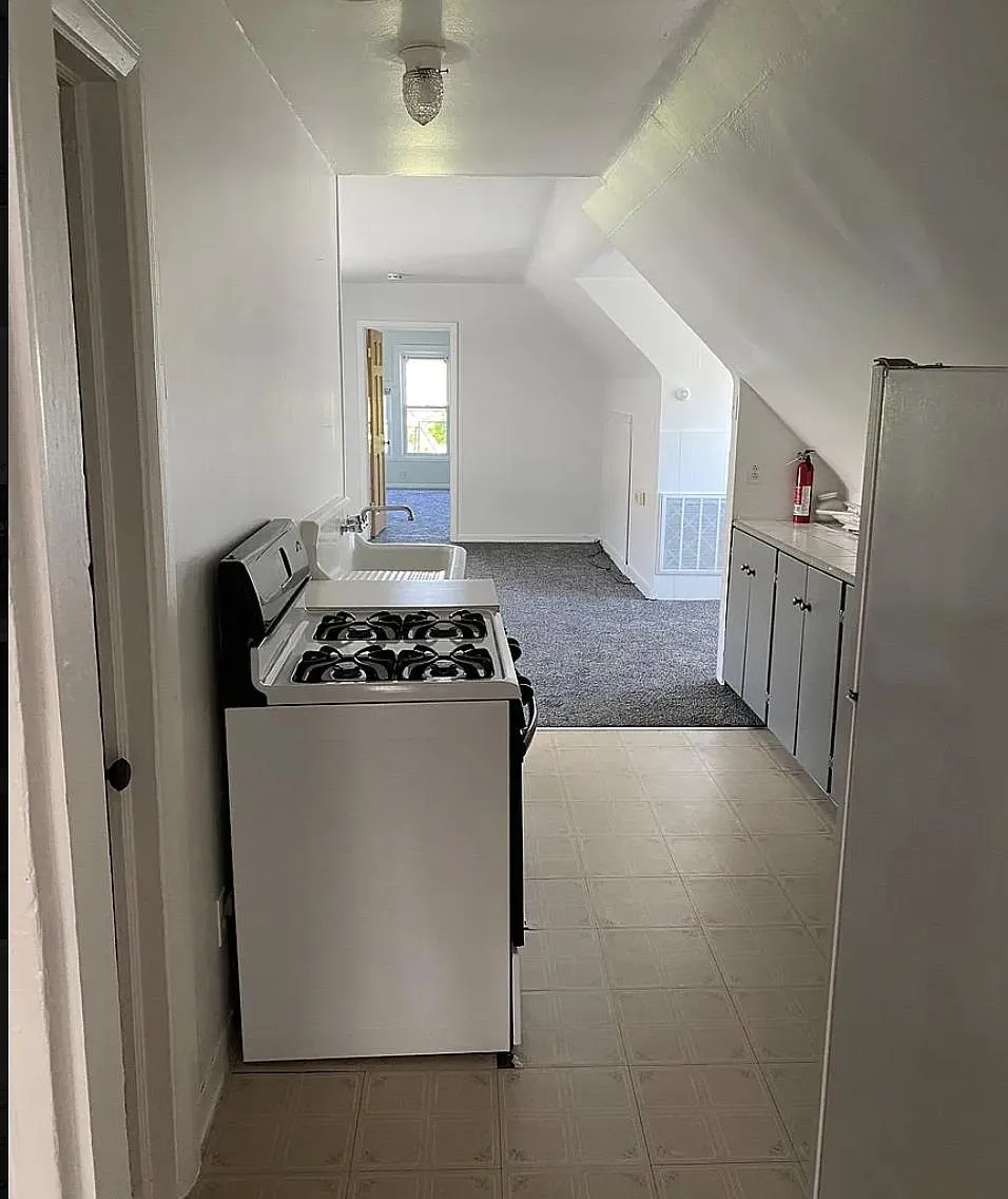 2 bed, 930 sqft, $1,335 — Photo 1