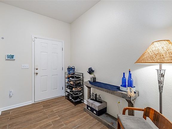 4th image of 346 EAGLECREST DRIVE