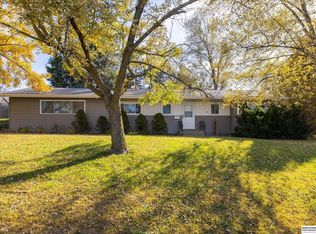 101 Crestridge Dr, Bellevue, NE 68005