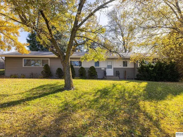 101 Crestridge Dr, Bellevue, NE 68005