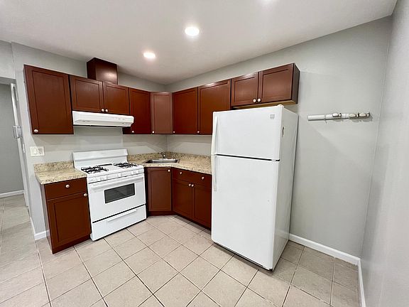 4th image of 52 Montague St