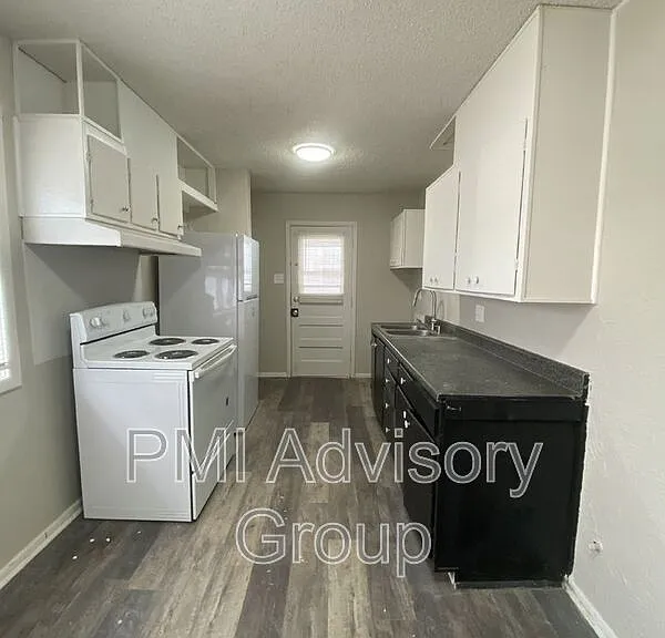 409 SE 34th St — Photo 6