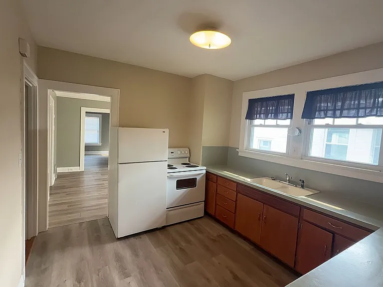 1849 Glendale Avenue — Photo 3