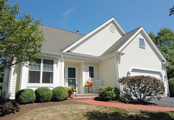 3rd image of 28 Holly Cir