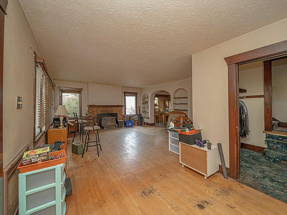 4th image of 16506 E Broadway Ave