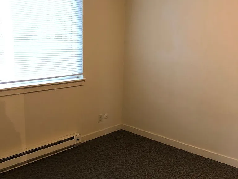 2635 Franklin Ave E — Photo 11