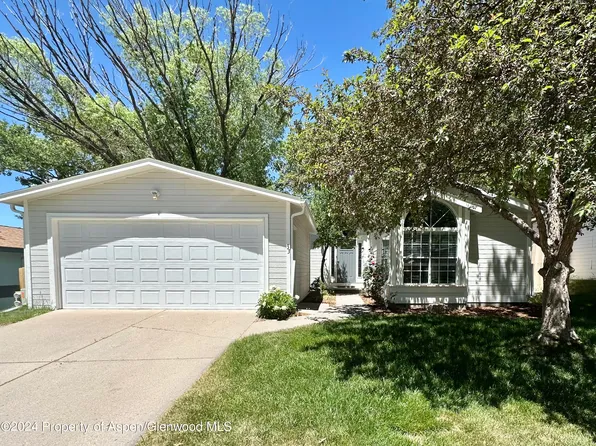 33 W Bonanza Pl, Parachute, CO 81635