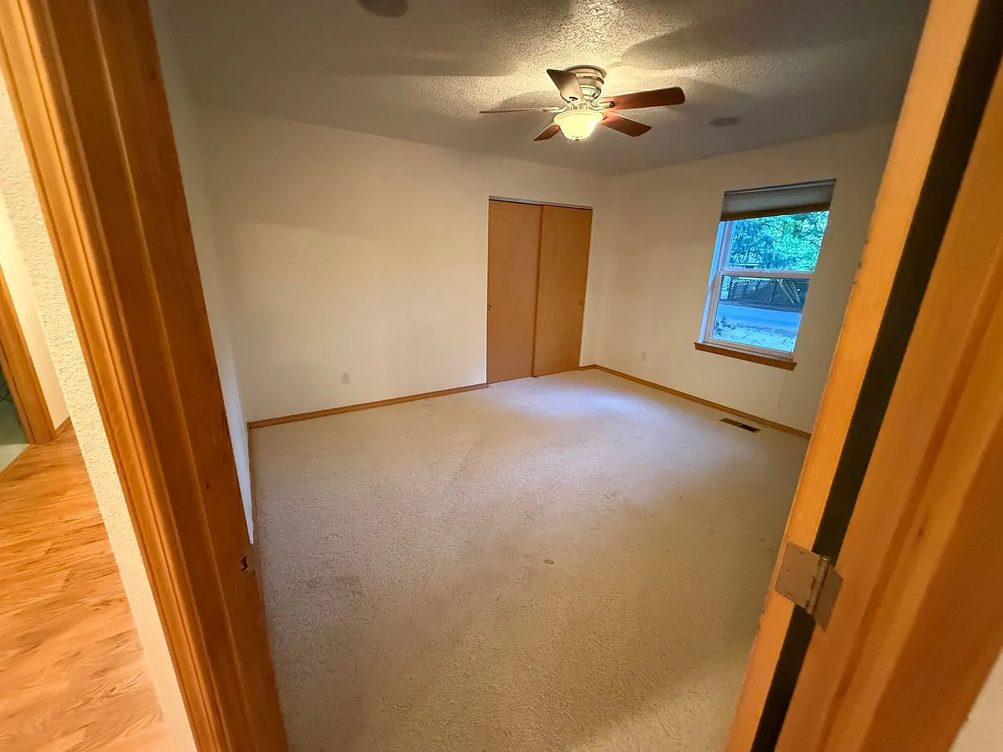 Huge bedrooms 3 bed 2 bath — Photo 2