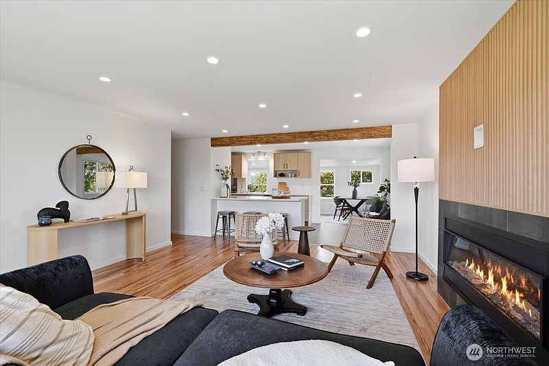 3rd image of 5247 21st Avenue SW