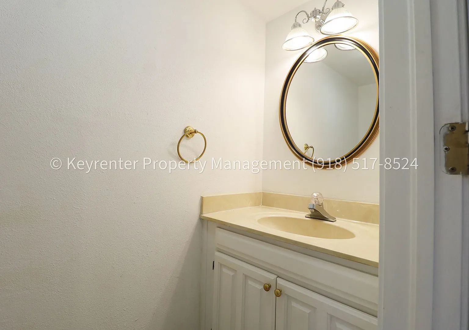 Beautiful South Tulsa 2 bedroom 1.5 Bath Condo! Available Now! — Photo 4