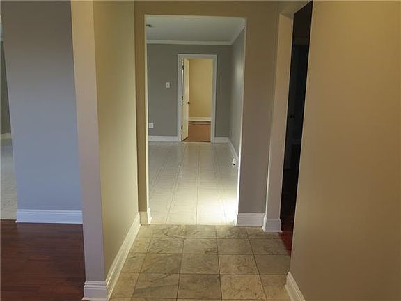 5th image of 7432 Briarheath Dr