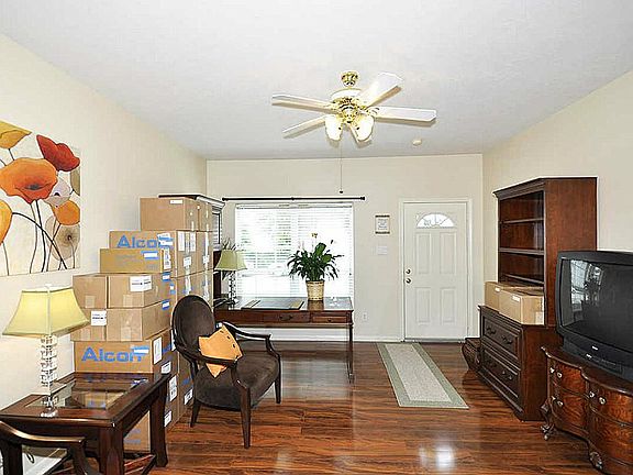 5th image of 318 Sydnor St